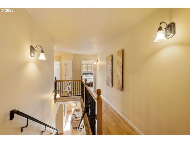 4050 SYLVESTER Dr, Hood River, OR 97031