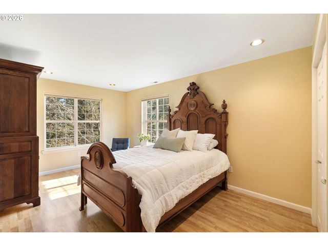 4050 SYLVESTER Dr, Hood River, OR 97031