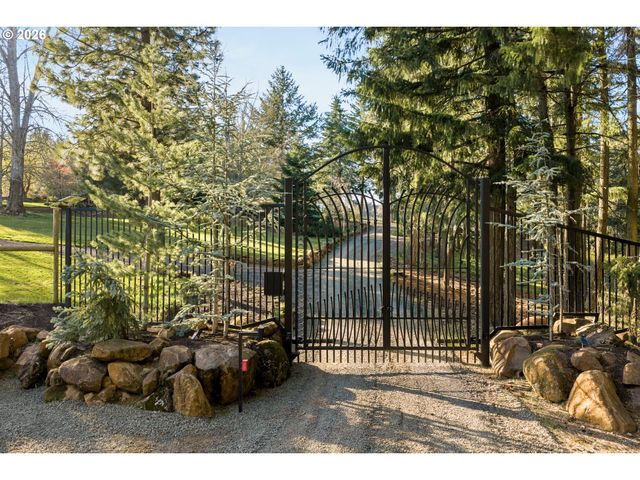 4050 SYLVESTER Dr, Hood River, OR 97031