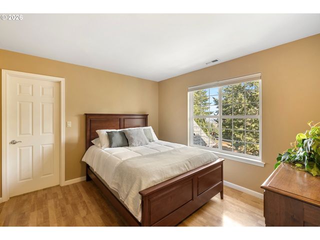 4050 SYLVESTER Dr, Hood River, OR 97031