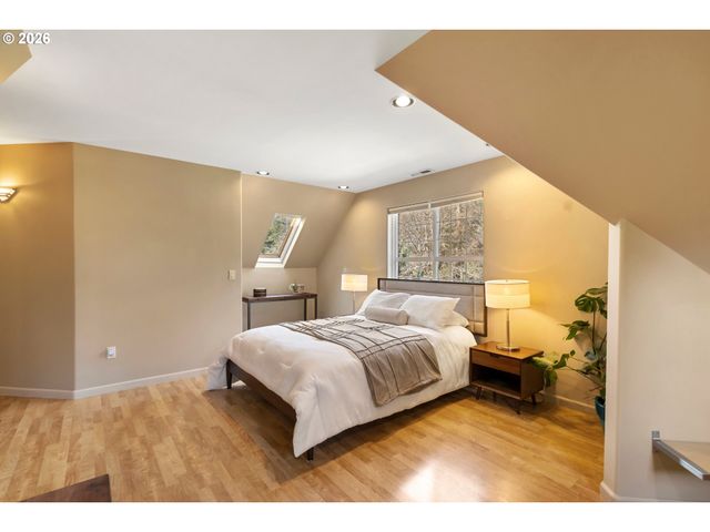 4050 SYLVESTER Dr, Hood River, OR 97031