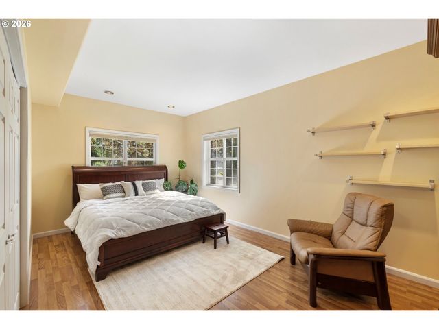 4050 SYLVESTER Dr, Hood River, OR 97031