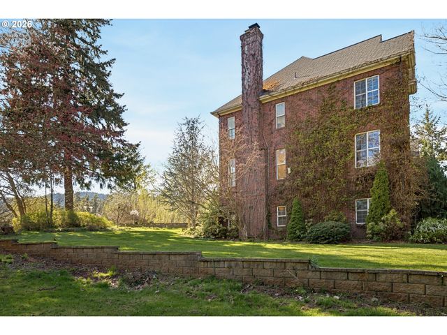 4050 SYLVESTER Dr, Hood River, OR 97031