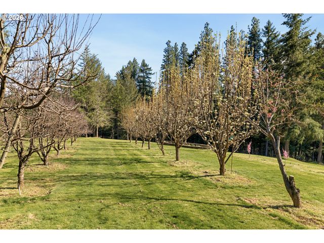 4050 SYLVESTER Dr, Hood River, OR 97031