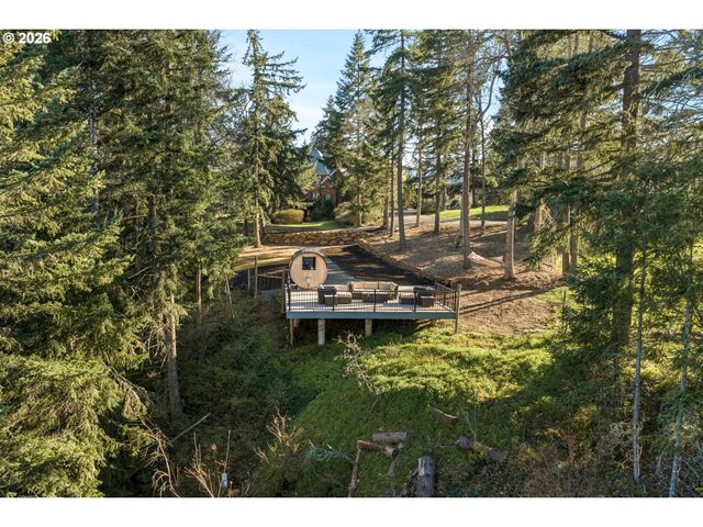 4050 SYLVESTER Dr, Hood River, OR 97031