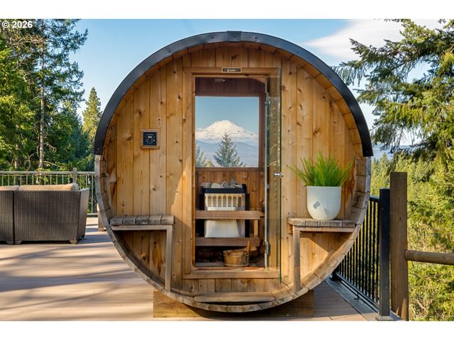 4050 SYLVESTER Dr, Hood River, OR 97031