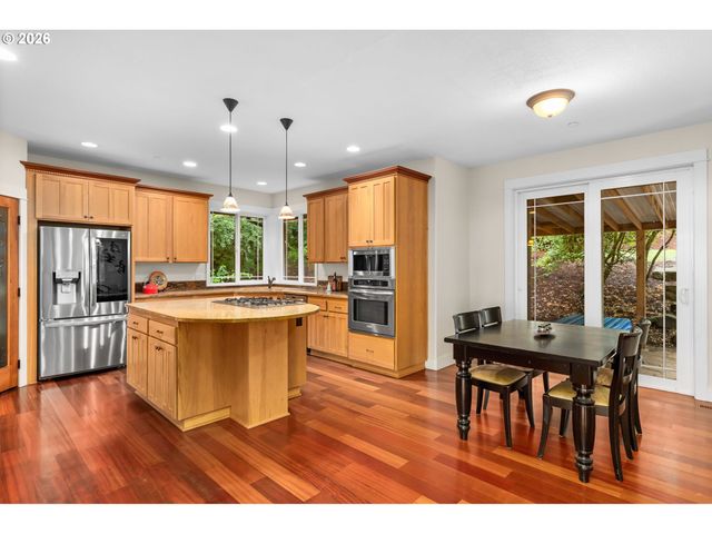 10126 Nw ASH Ct, Portland, OR 97231