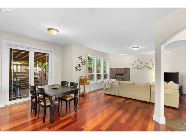 10126 Nw ASH Ct, Portland, OR 97231