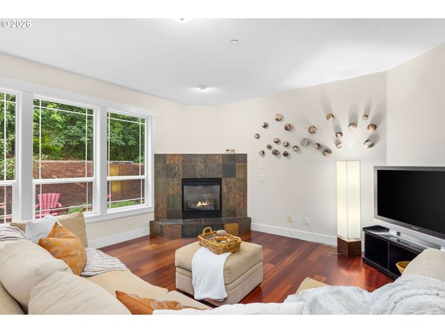 10126 Nw ASH Ct, Portland, OR 97231