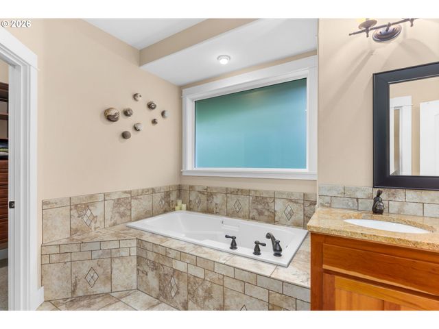 10126 Nw ASH Ct, Portland, OR 97231