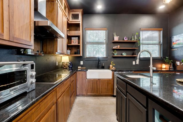 816 Alan Drive, Burleson, TX 76028