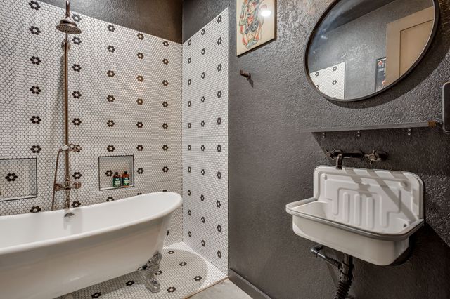 816 Alan Drive, Burleson, TX 76028