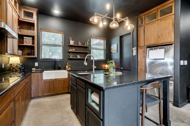 816 Alan Drive, Burleson, TX 76028