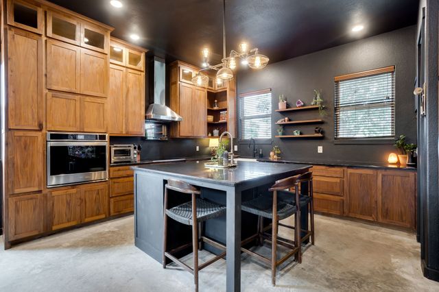 816 Alan Drive, Burleson, TX 76028