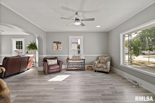 608 S OAKWOOD Avenue, Geneseo, IL 61254