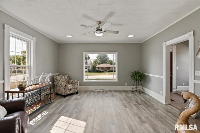 608 S OAKWOOD Avenue, Geneseo, IL 61254