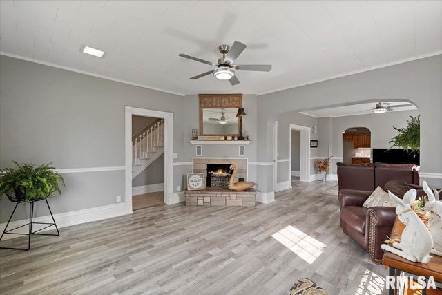 608 S OAKWOOD Avenue, Geneseo, IL 61254