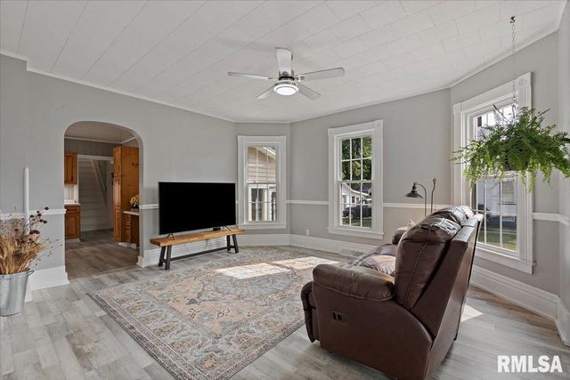 608 S OAKWOOD Avenue, Geneseo, IL 61254