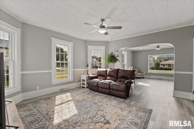 608 S OAKWOOD Avenue, Geneseo, IL 61254