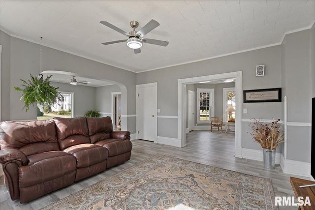 608 S OAKWOOD Avenue, Geneseo, IL 61254