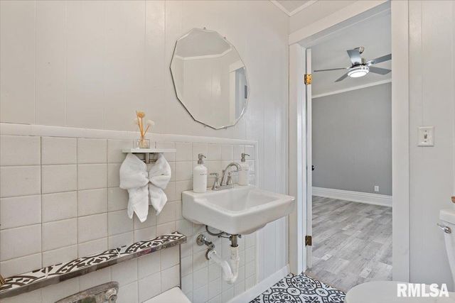 608 S OAKWOOD Avenue, Geneseo, IL 61254