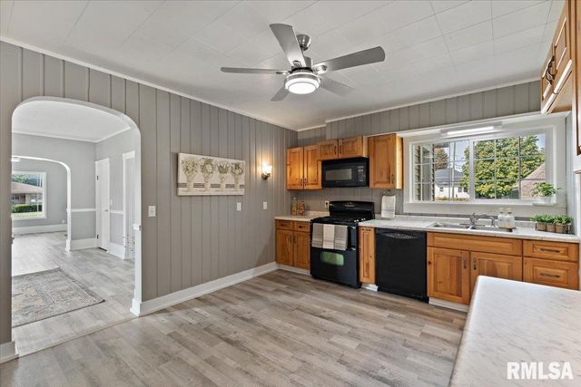 608 S OAKWOOD Avenue, Geneseo, IL 61254