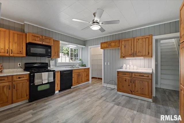 608 S OAKWOOD Avenue, Geneseo, IL 61254