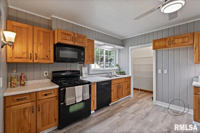 608 S OAKWOOD Avenue, Geneseo, IL 61254