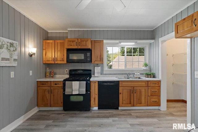 608 S OAKWOOD Avenue, Geneseo, IL 61254