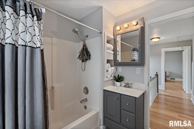 608 S OAKWOOD Avenue, Geneseo, IL 61254