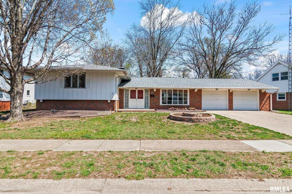 100 ANDOVER Drive, Springfield, IL 62704