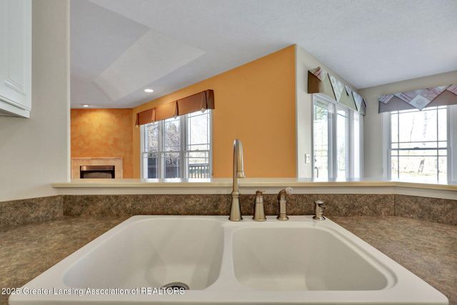 4327 Fieldview Drive, Grand Ledge, MI 48837