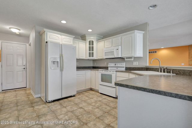 4327 Fieldview Drive, Grand Ledge, MI 48837