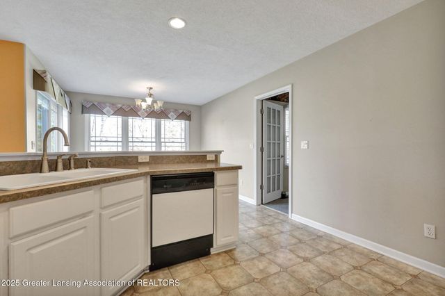 4327 Fieldview Drive, Grand Ledge, MI 48837