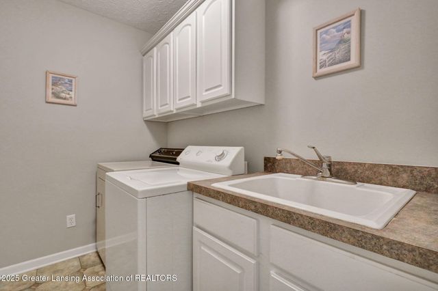 4327 Fieldview Drive, Grand Ledge, MI 48837