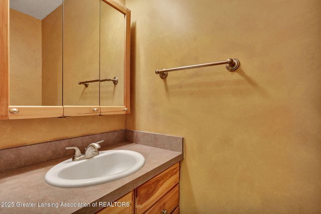 4327 Fieldview Drive, Grand Ledge, MI 48837