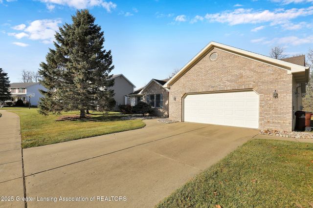 4327 Fieldview Drive, Grand Ledge, MI 48837