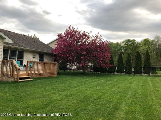 4327 Fieldview Drive, Grand Ledge, MI 48837