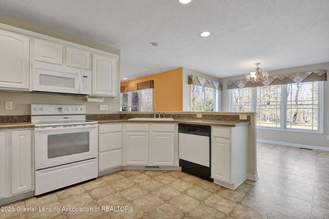 4327 Fieldview Drive, Grand Ledge, MI 48837