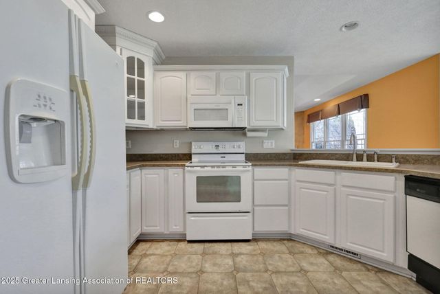 4327 Fieldview Drive, Grand Ledge, MI 48837