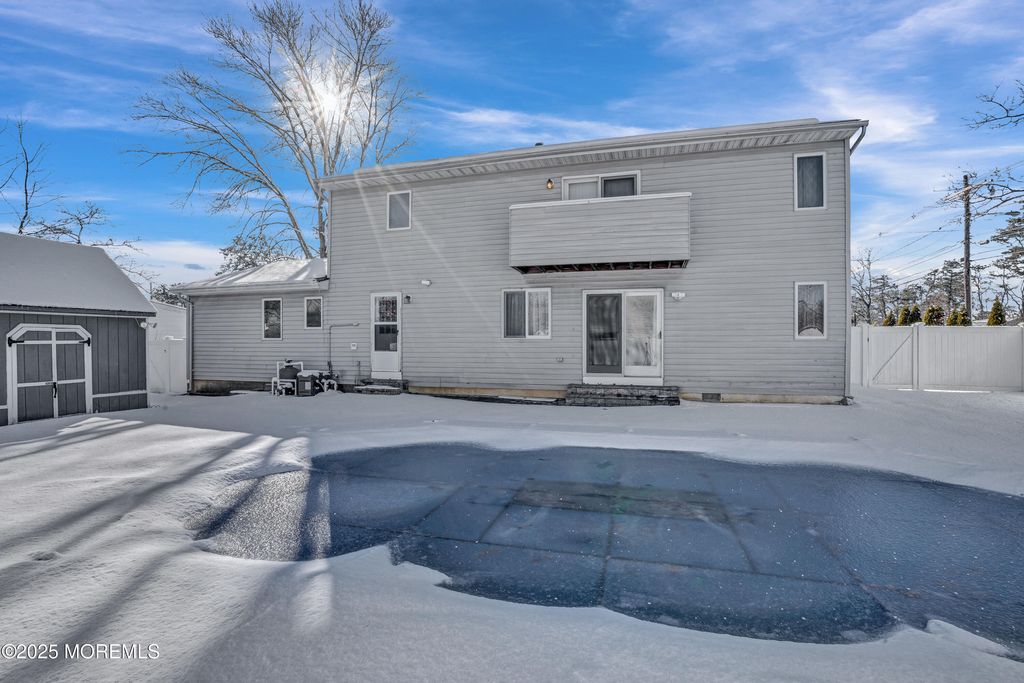 1112 Larchmont Street, Toms River, NJ 08757