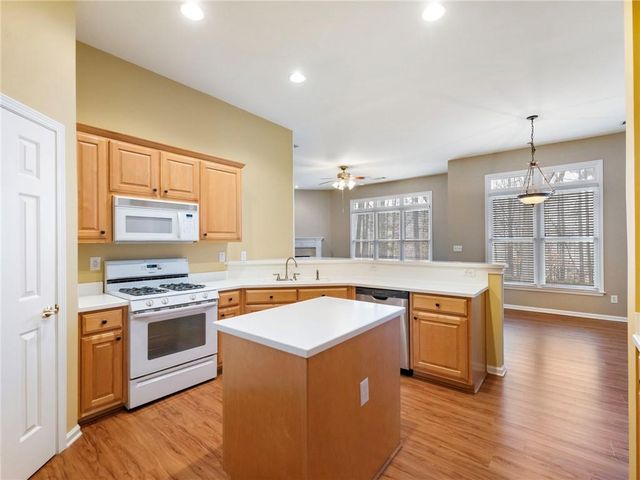 894 Fairview Club Circle, Dacula, GA 30019