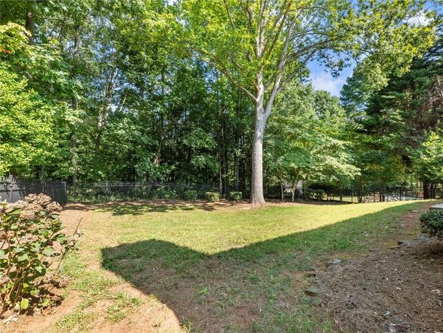 894 Fairview Club Circle, Dacula, GA 30019