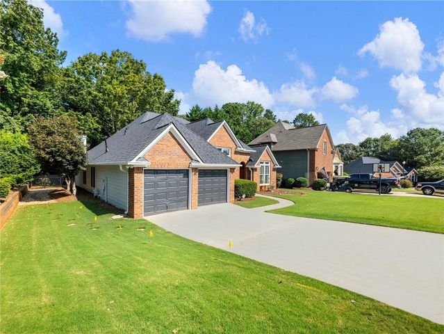 894 Fairview Club Circle, Dacula, GA 30019