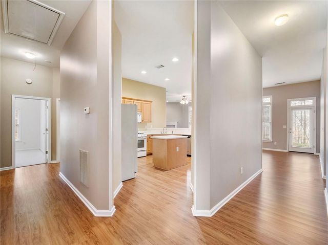 894 Fairview Club Circle, Dacula, GA 30019