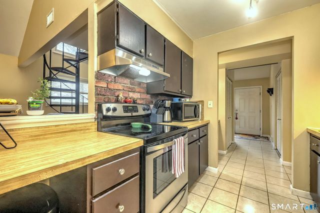 41 Chatham Lane, Bristol, CT 06010