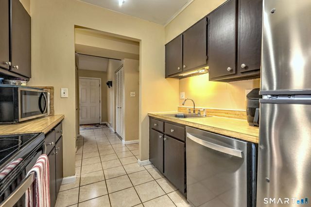 41 Chatham Lane, Bristol, CT 06010