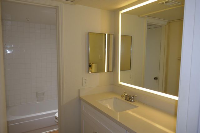2100 Tanglewilde Street 514, Houston, TX 77063