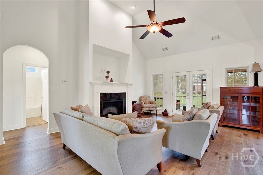 Image 11 of property listing at 75 Brigham Lane, Richmond Hill, GA 31324