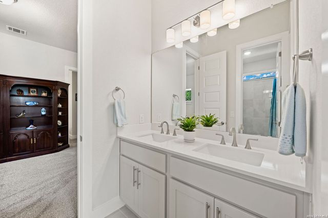 374 Bridle Trl, New Braunfels, TX 78132